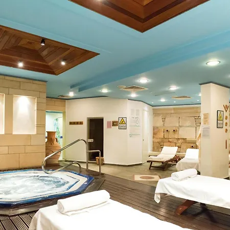 Gardens Aparthotel 3*