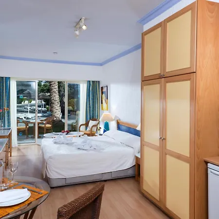 Gardens 3* Пафос