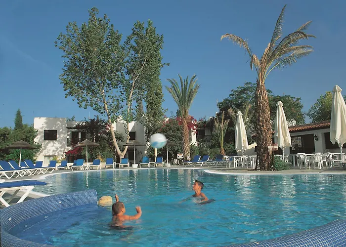 Gardens 3* Пафос